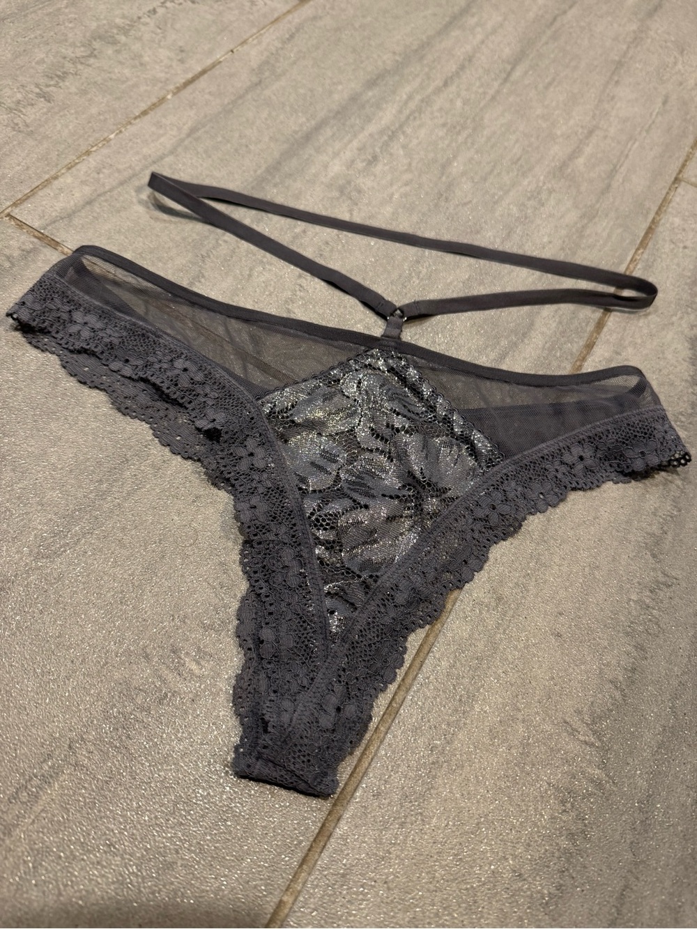 VS Victorias Secret Very Sexy O Ring Gray Shimmer Lace Strappy Thong Medium NWOT